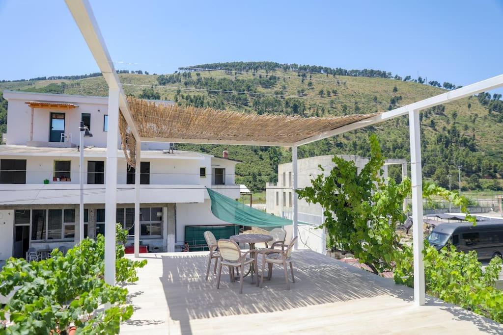 Cereni Guesthouse 培拉特 外观 照片