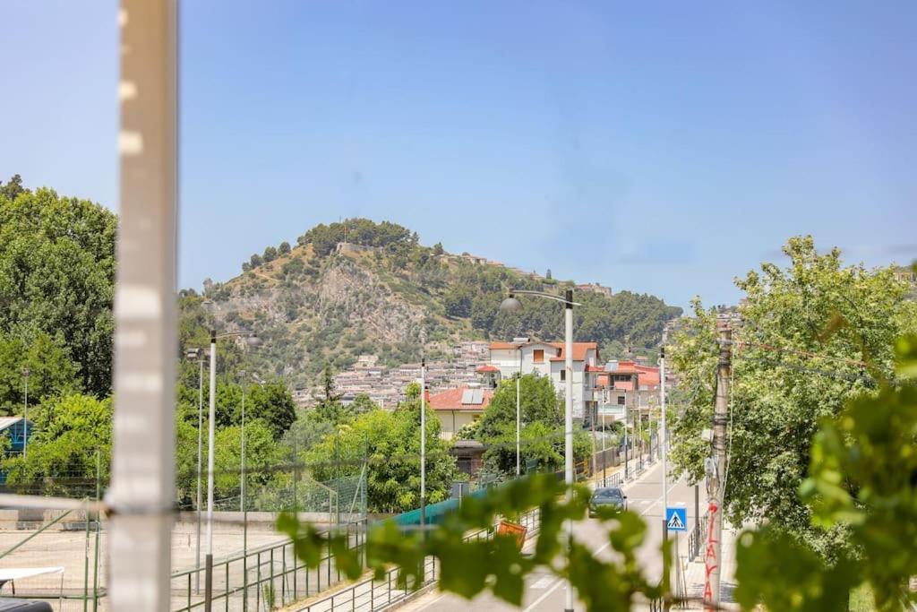 Cereni Guesthouse 培拉特 外观 照片