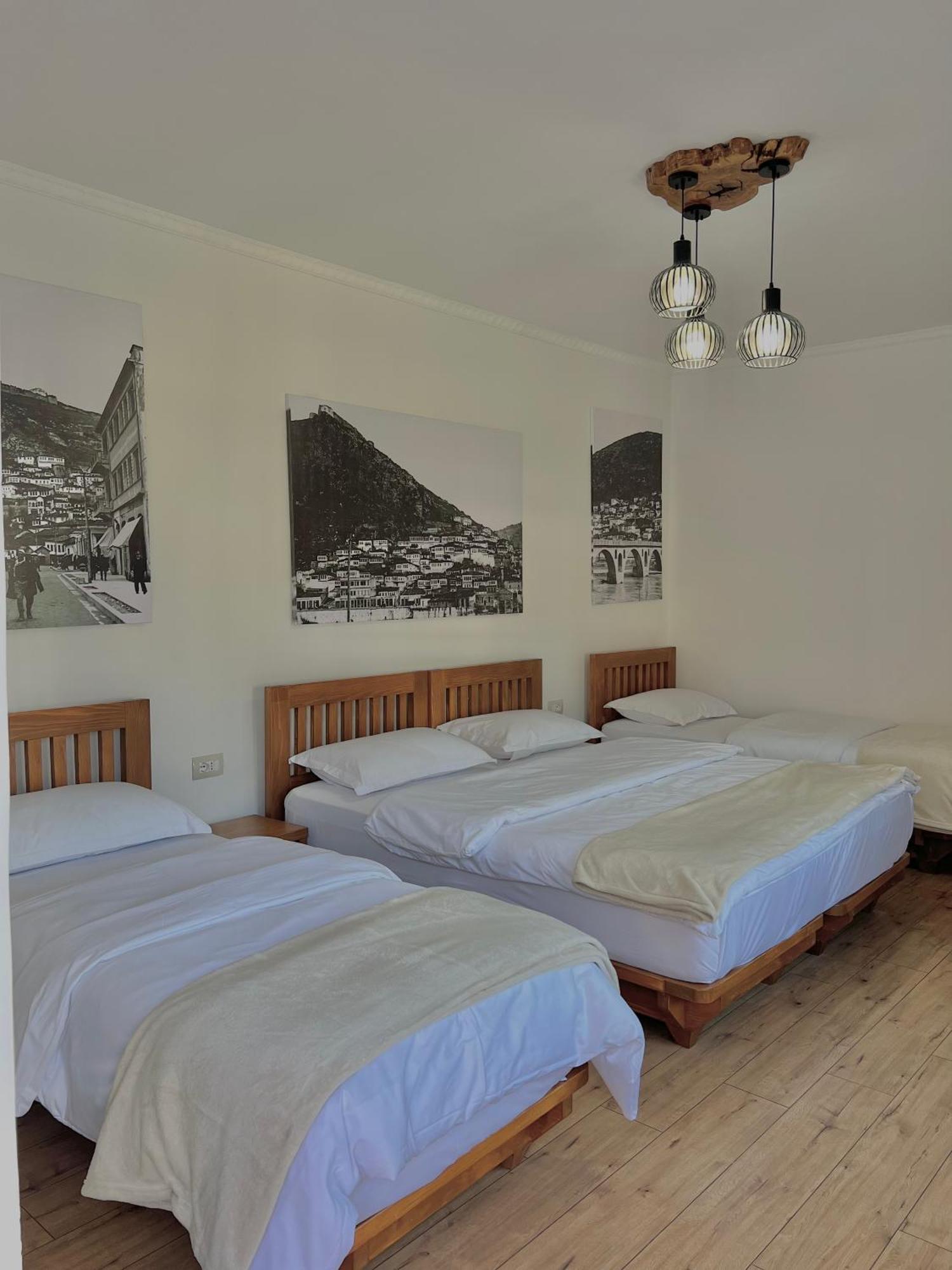 Cereni Guesthouse 培拉特 外观 照片