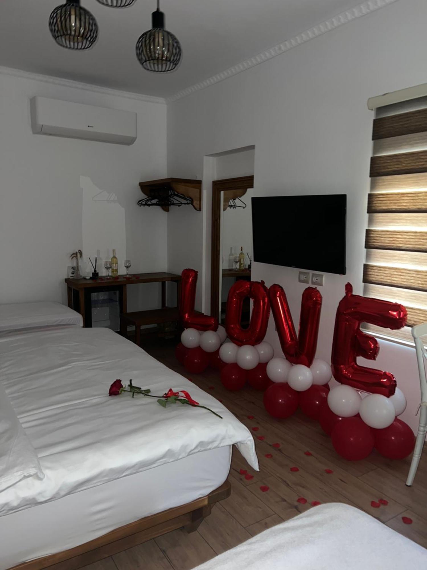 Cereni Guesthouse 培拉特 外观 照片